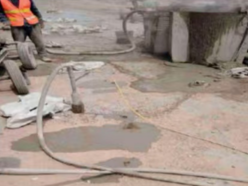 乃东水泥混凝土路面板底注浆技术 路面脱空注浆整治方案