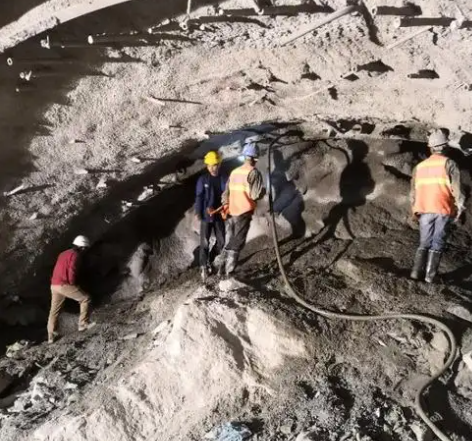 乃东隧道拱顶带模注浆料，微膨胀注浆料的特点及施工工艺